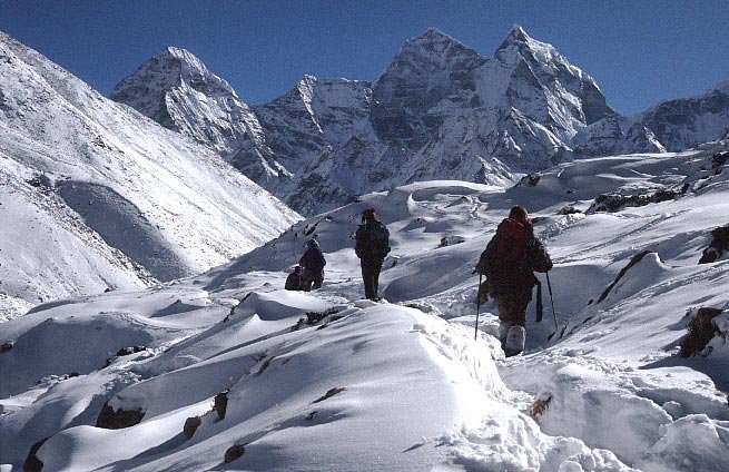 encompass Everest base camp, Island Peak and Amadablam base camp in one go 